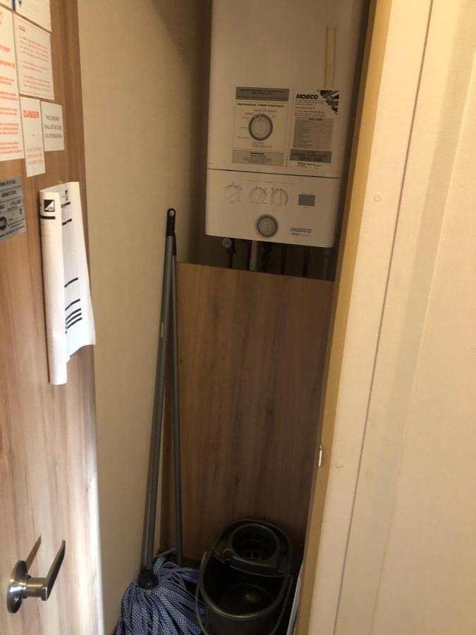 Classy Caravan With Ample Space ベンブリッジ エクステリア 写真