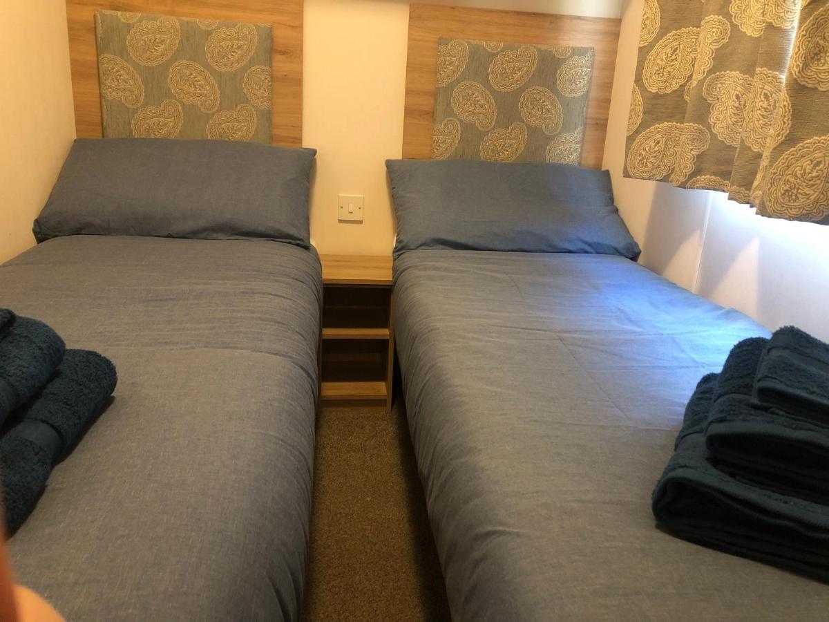 Classy Caravan With Ample Space ベンブリッジ エクステリア 写真