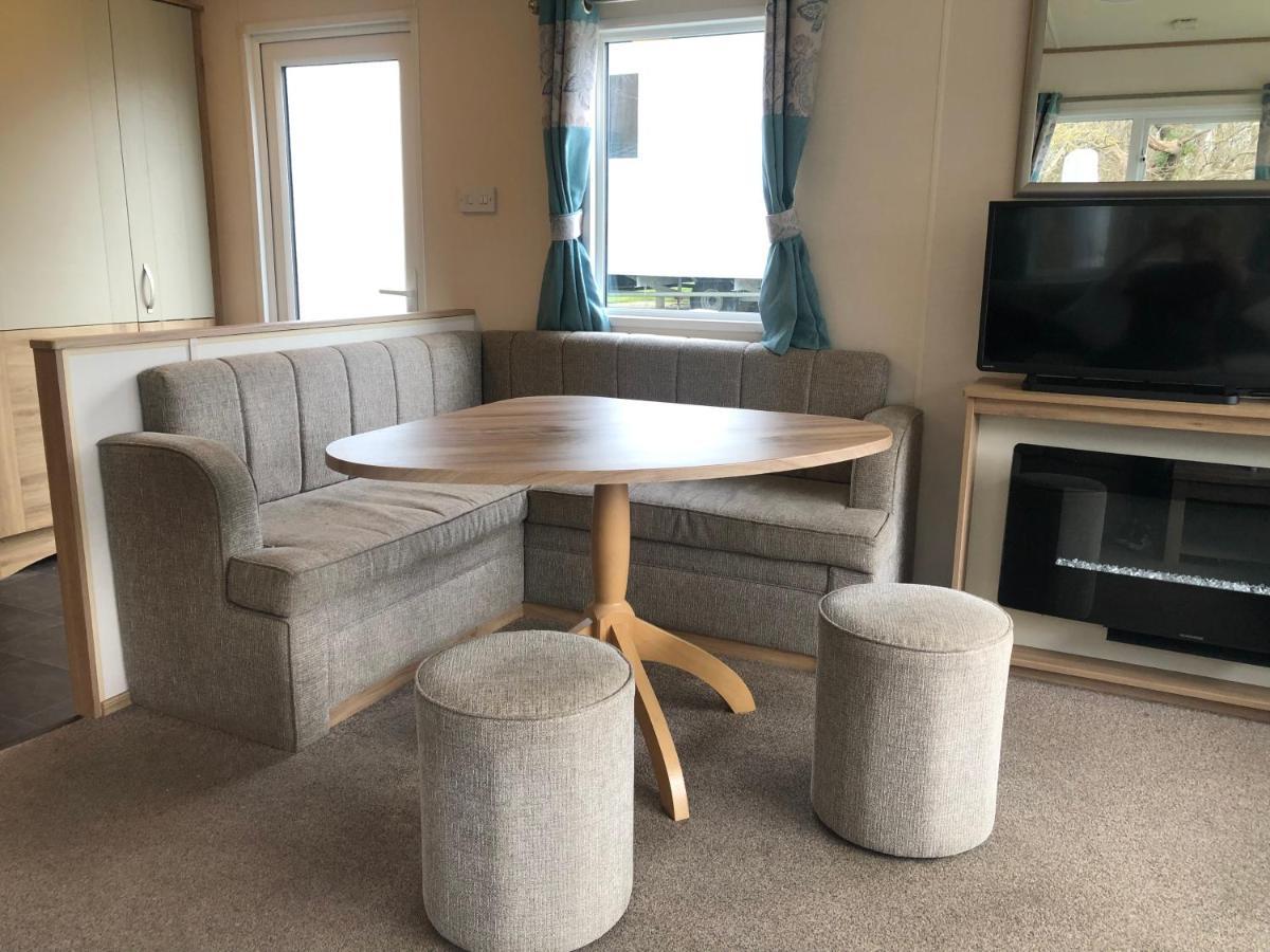 Classy Caravan With Ample Space ベンブリッジ エクステリア 写真