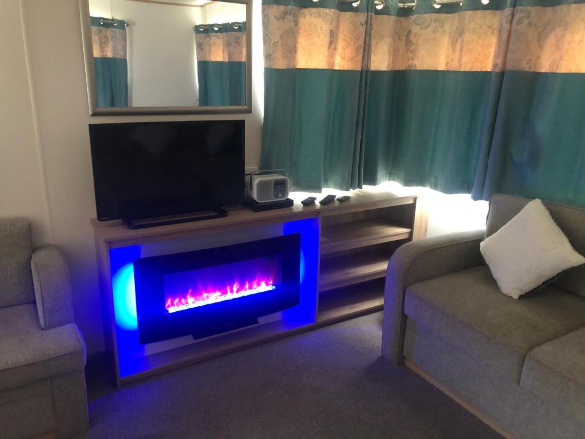 Classy Caravan With Ample Space ベンブリッジ エクステリア 写真