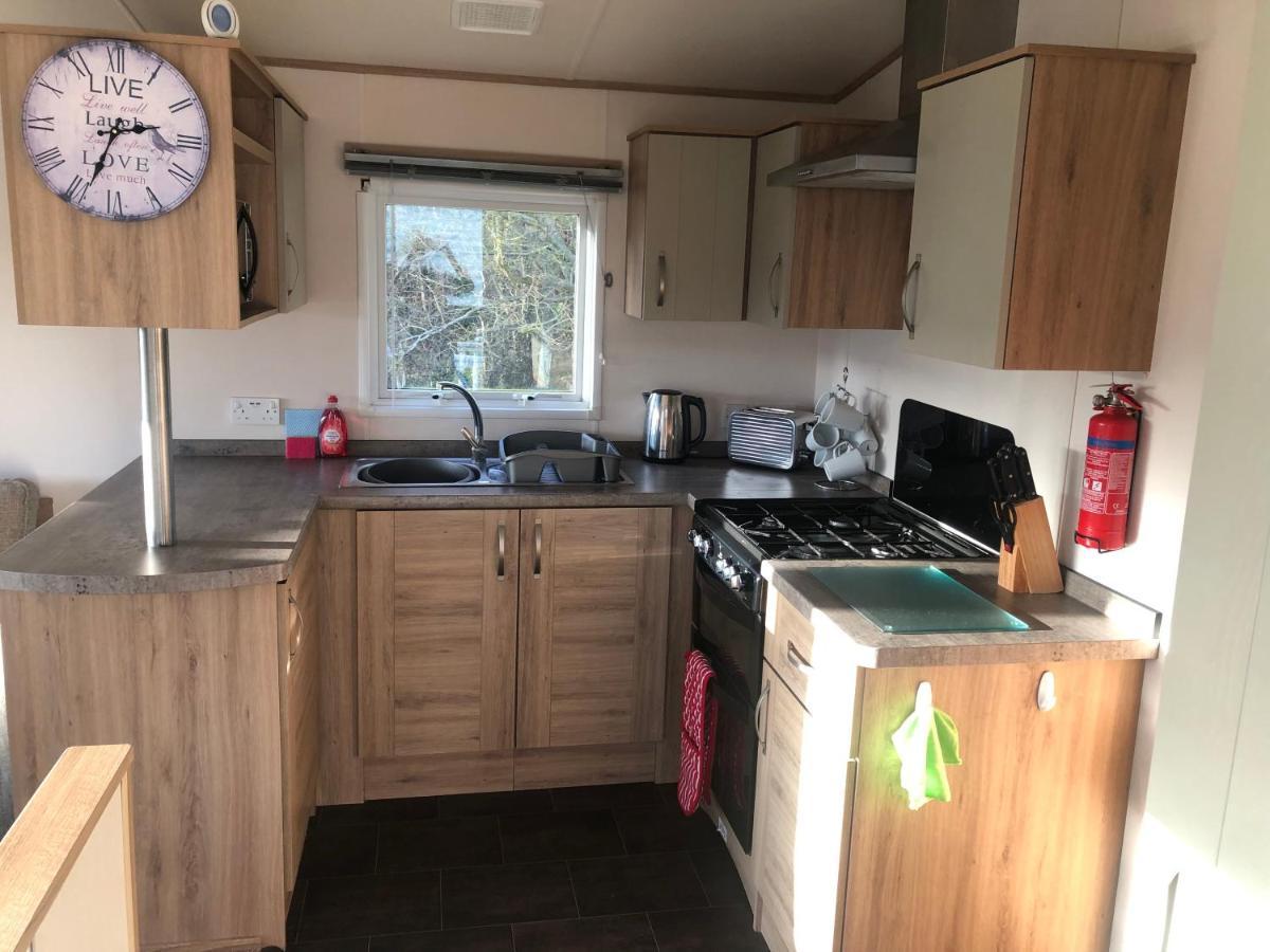 Classy Caravan With Ample Space ベンブリッジ エクステリア 写真
